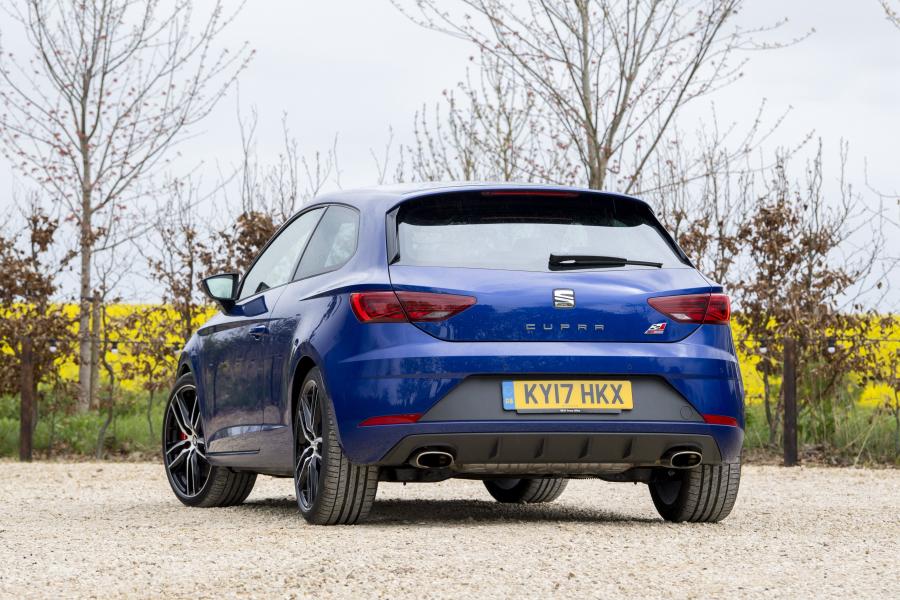  Seat Leon SC Cupra 300 2017 года  (UK) (фото 9 из 22)